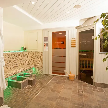 Edelweiss De Luxe Mit Garten, Hotelanbindung, Saunalandschaft Und Meinecardplus * ヴィリンゲン
